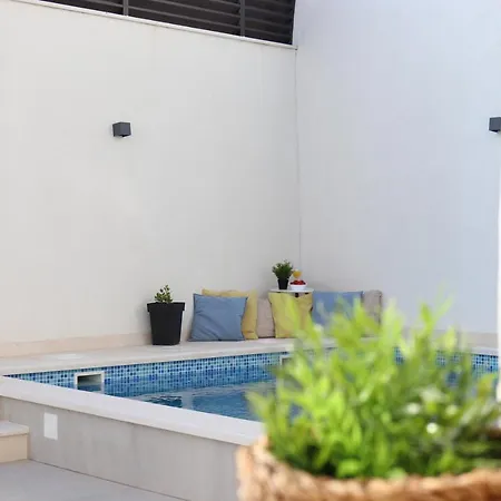 Marante With Heated Private Pool Vila *