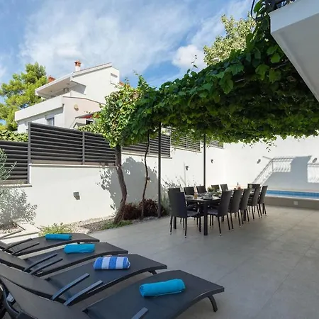 Villa Marante With Heated Private Pool Podstrana