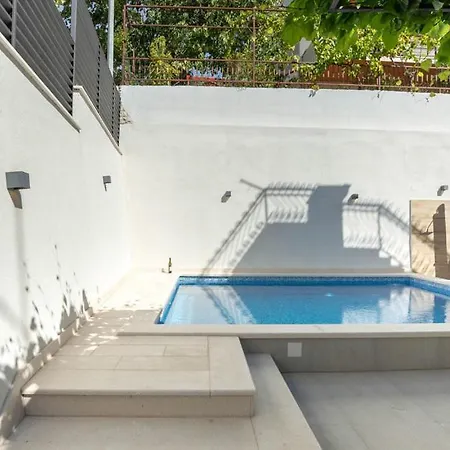 Marante With Heated Private Pool
