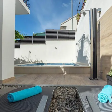 Marante With Heated Private Pool Podstrana