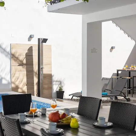 Marante With Heated Private Pool Vila *