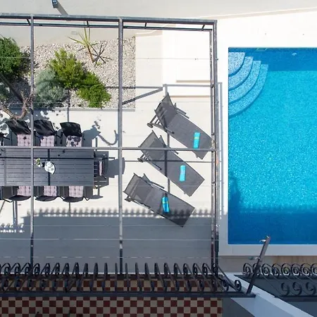Marante With Heated Private Pool Podstrana