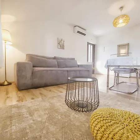 Marante With Heated Private Pool Vila