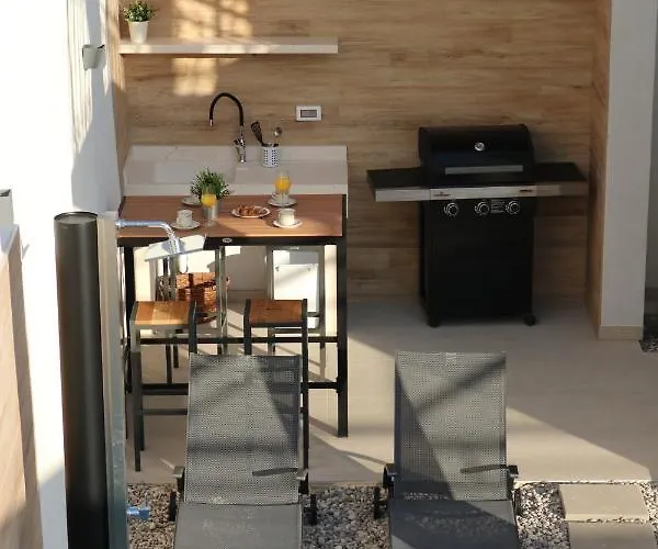Marante With Heated Private Pool Podstrana