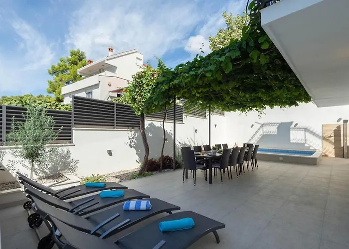 Villa Marante With Heated Private Pool Podstrana