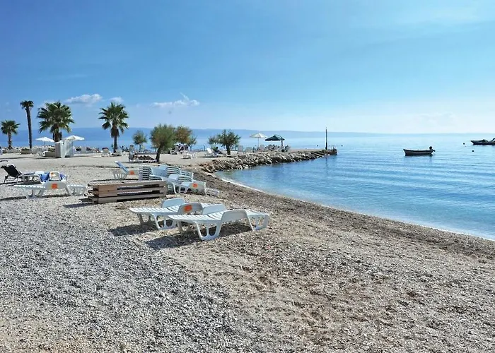 Marante With Heated Private Pool Podstrana