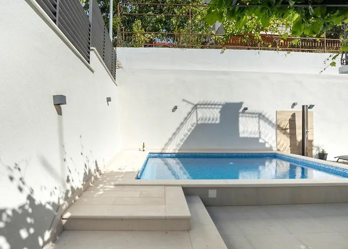 Marante With Heated Private Pool