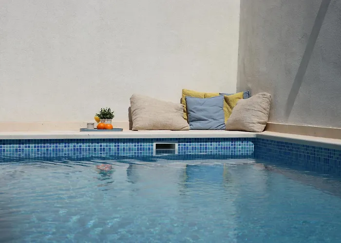 Marante With Heated Private Pool Podstrana